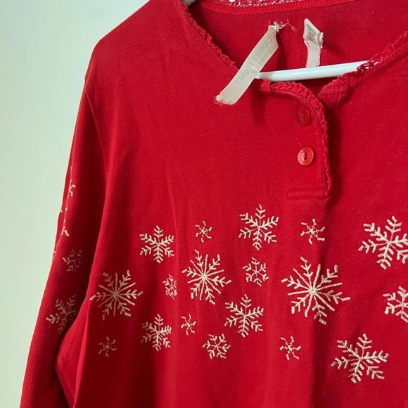 Victoria’s Secret Country Red Long Sleeve PJ Top with Snowflakes - Picture 2 of 6